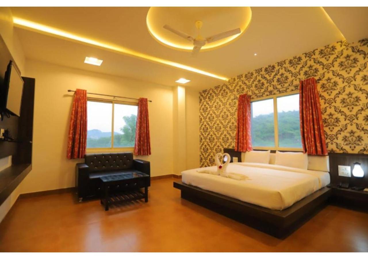 Hotel Raha อุเดเปอร์ ภายนอก รูปภาพ