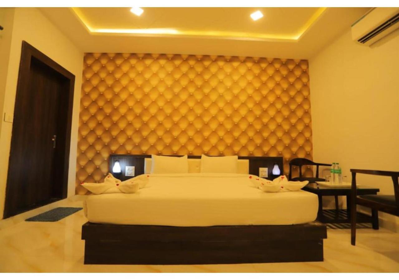 Hotel Raha อุเดเปอร์ ภายนอก รูปภาพ