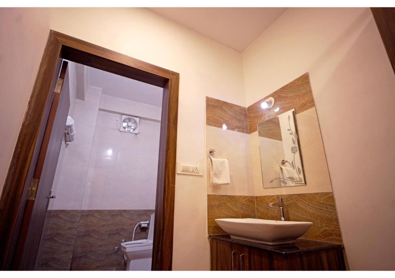 Hotel Raha อุเดเปอร์ ภายนอก รูปภาพ