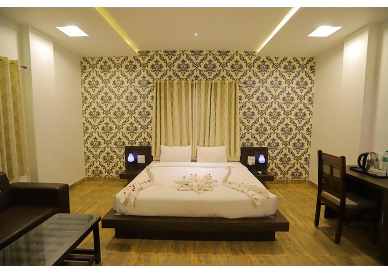 Hotel Raha อุเดเปอร์ ภายนอก รูปภาพ