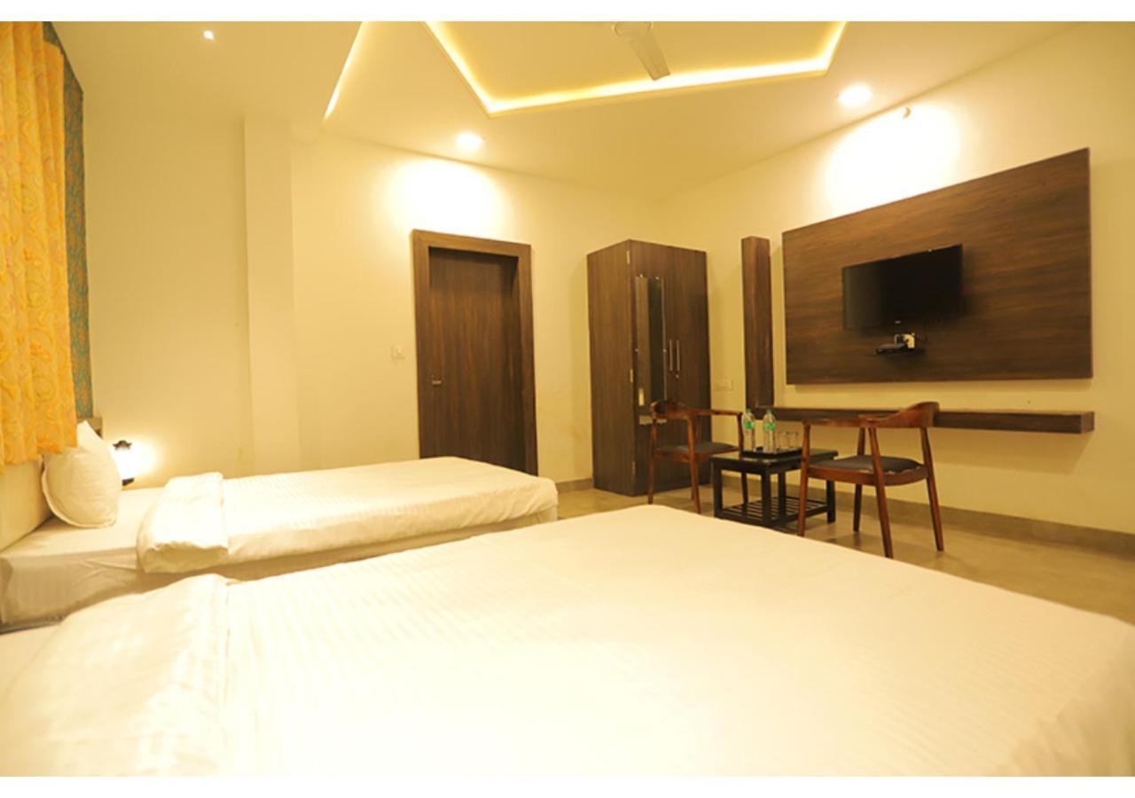 Hotel Raha อุเดเปอร์ ภายนอก รูปภาพ