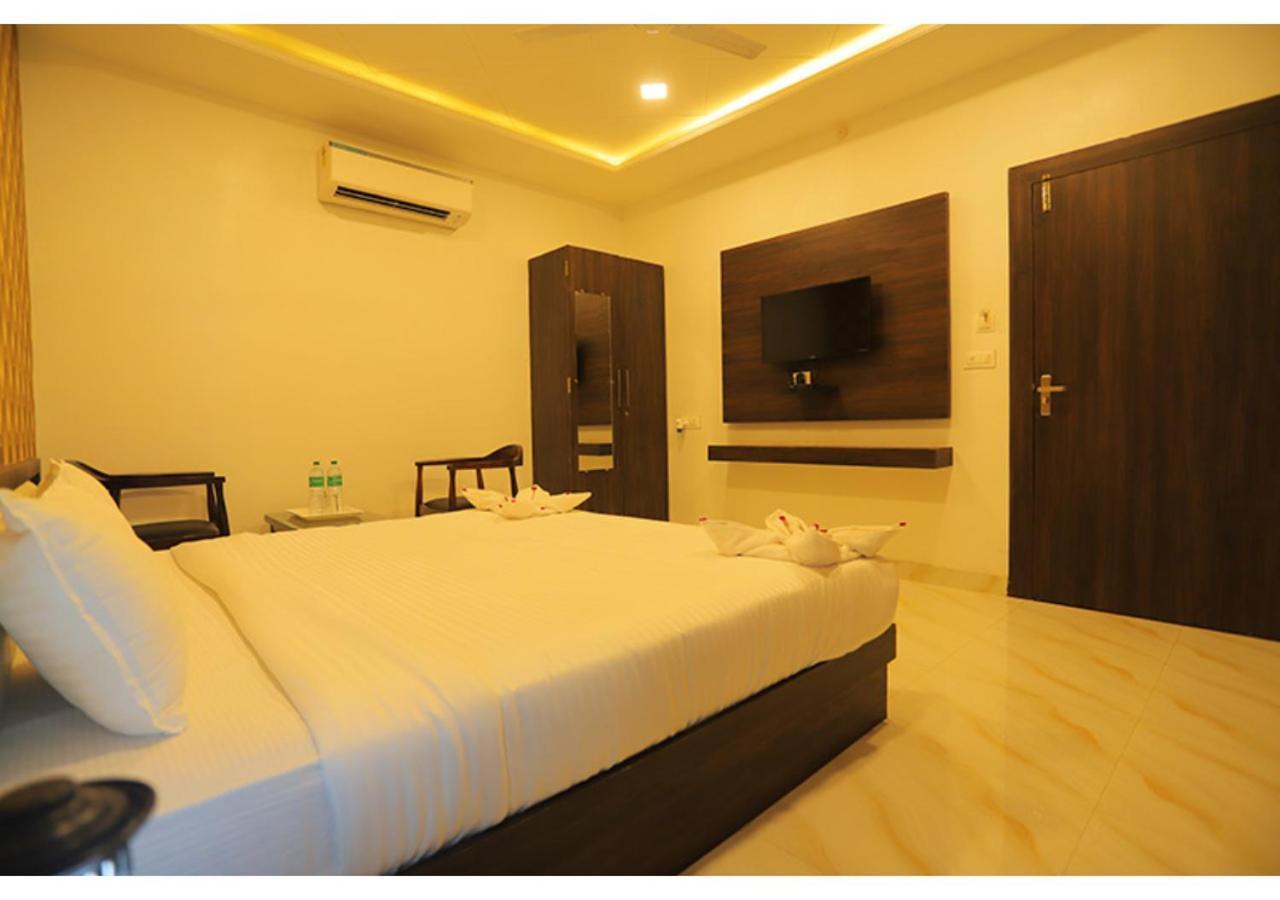 Hotel Raha อุเดเปอร์ ภายนอก รูปภาพ