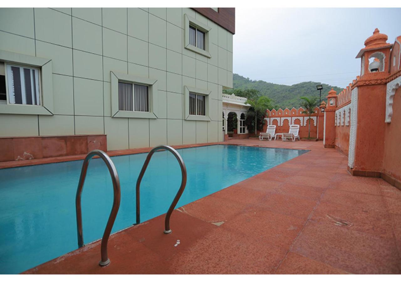Hotel Raha อุเดเปอร์ ภายนอก รูปภาพ