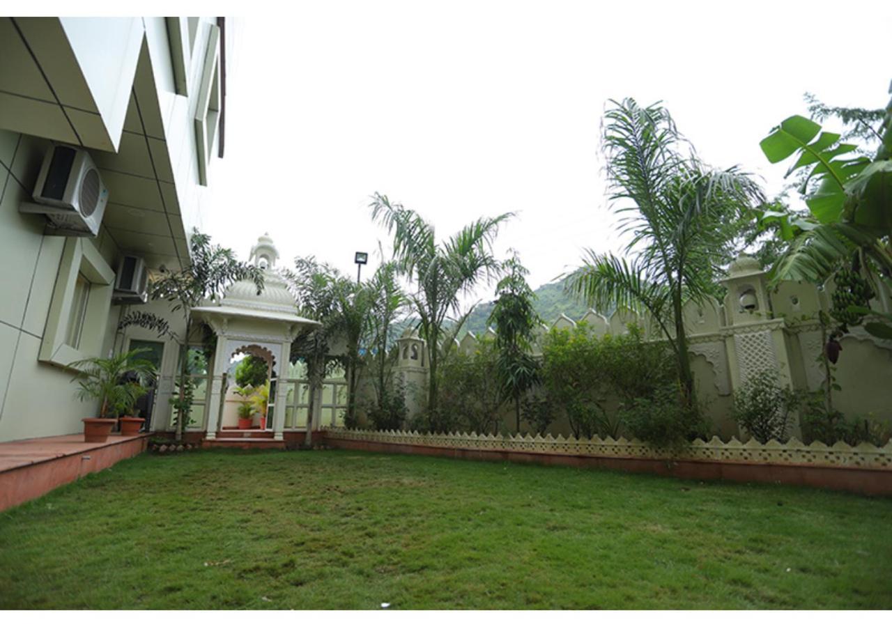 Hotel Raha อุเดเปอร์ ภายนอก รูปภาพ